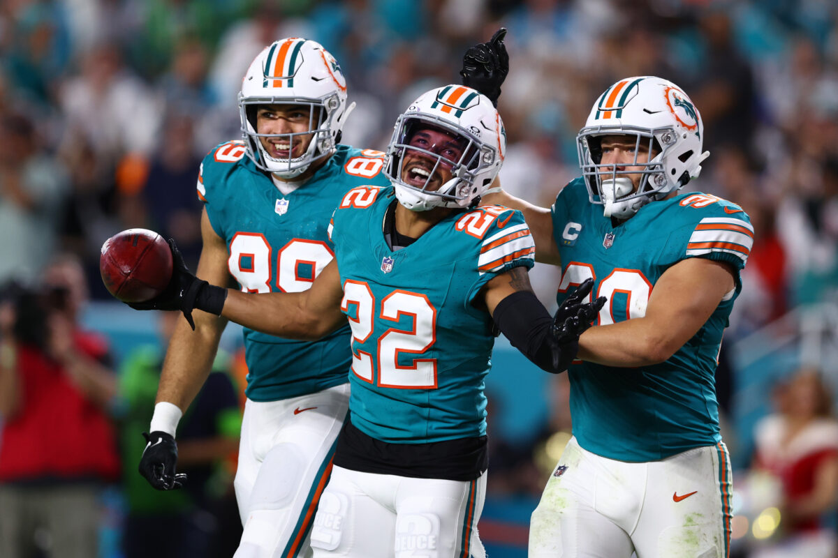Mike McDaniel discusses Dolphins success in the midst of media noise