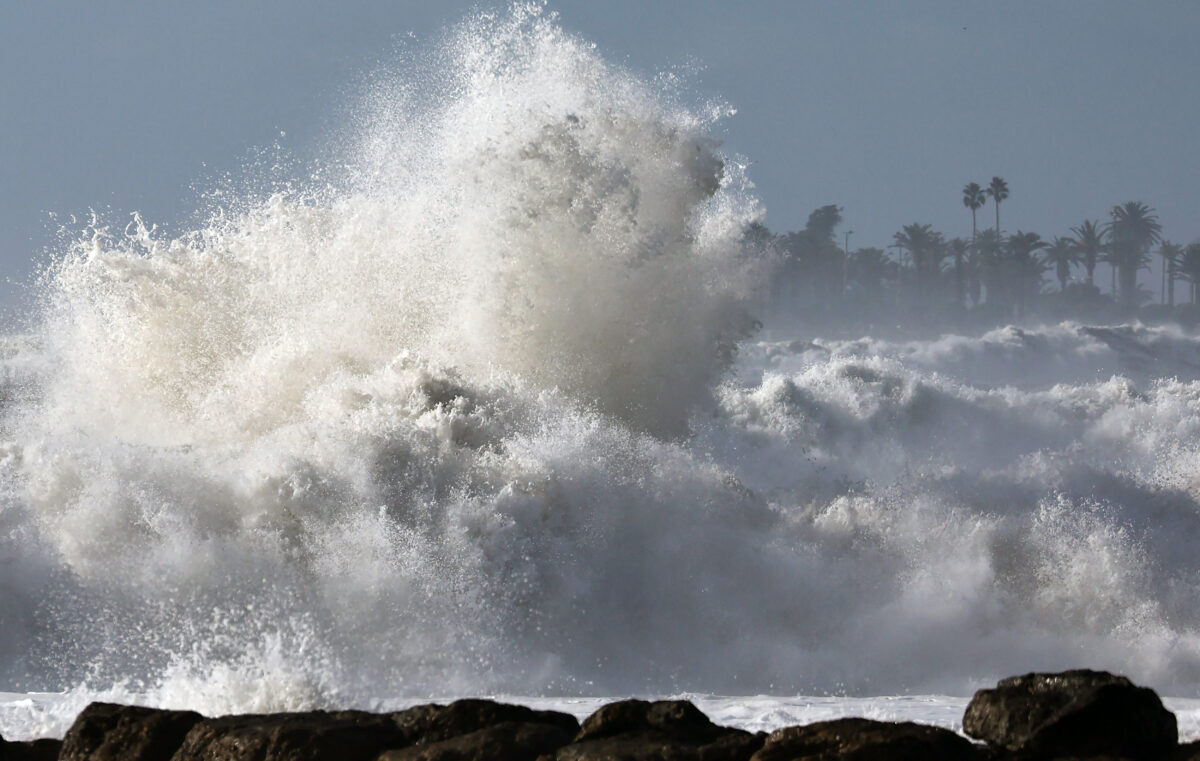 Intense images as massive waves slam into California coast