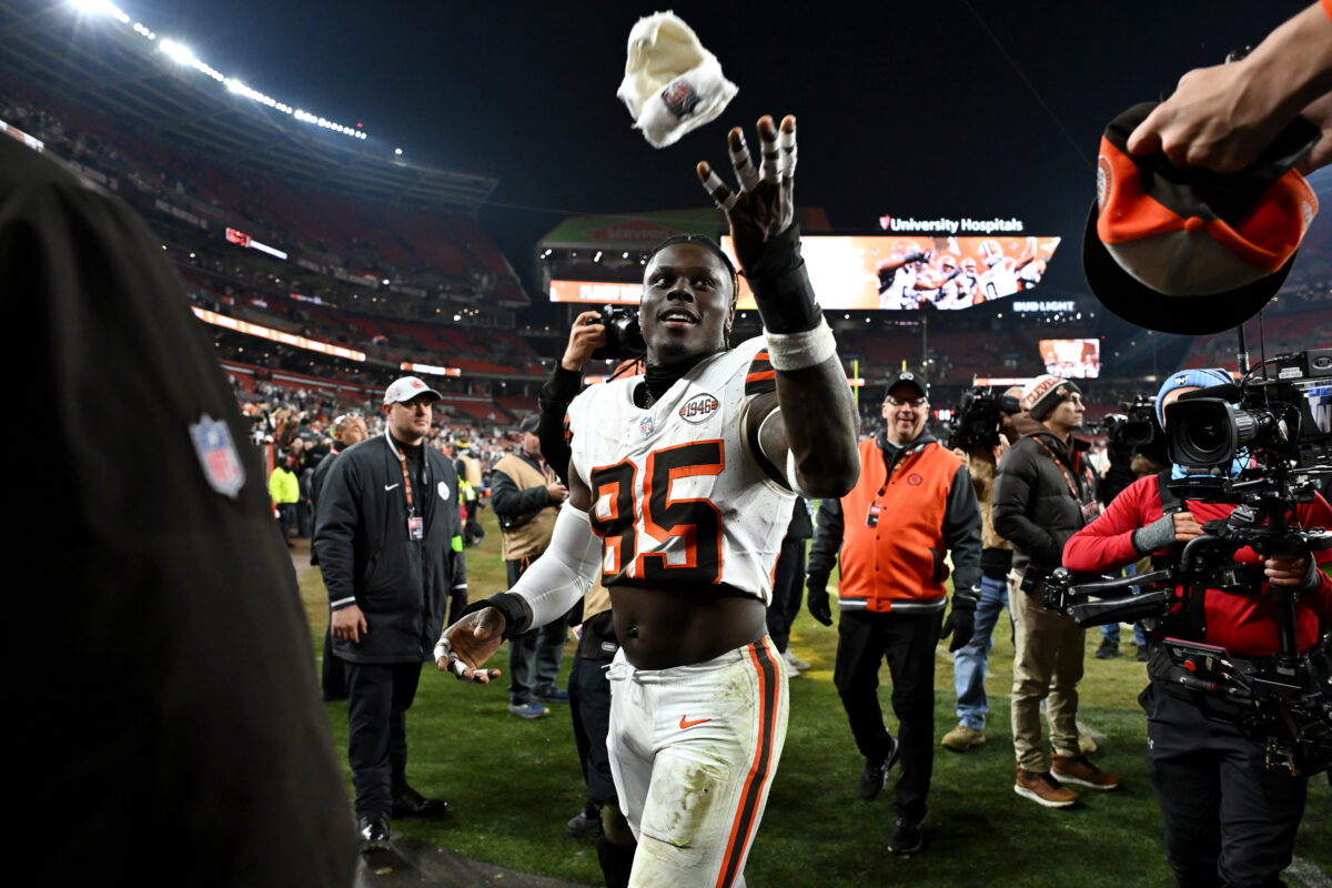 Browns players go wild after clinching playoff berth in win vs. Jets