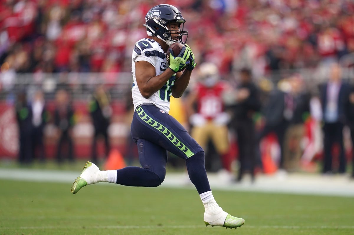 Seahawks wearing white tops, blue bottoms vs. Titans this week