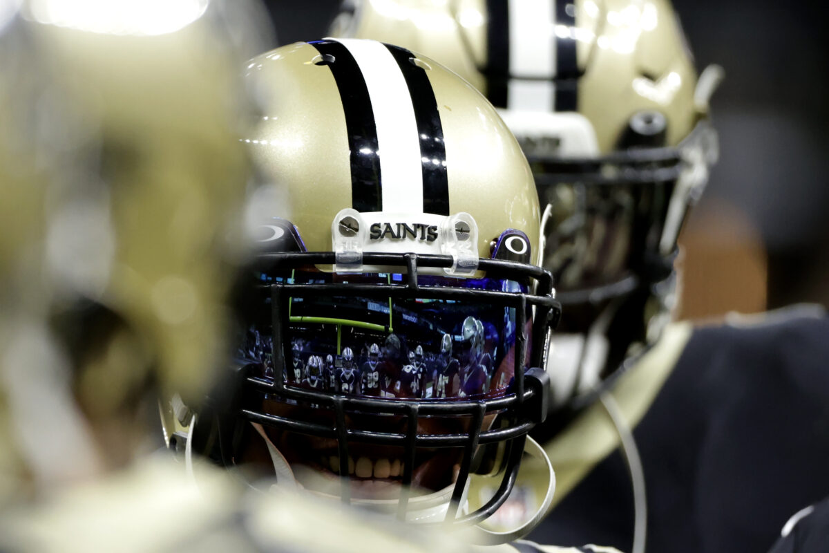 WATCH: Demario Davis gets Saints ready for Panthers with pregame speech
