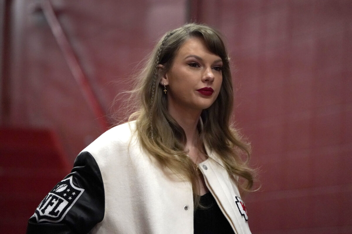 Fans thought Taylor Swift wore Travis Kelce’s Christmas letterman jacket to Chiefs’ NYE game