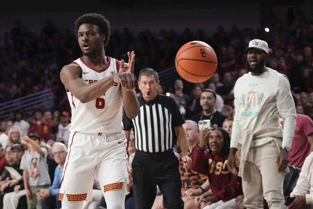 USC’s Bronny James received standing ovation after checking in for the first time since cardiac arrest