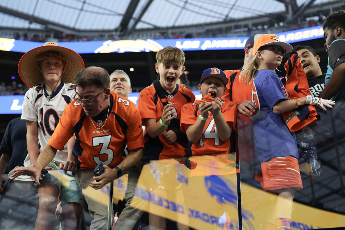 Twitter reacts to Broncos fans taking over Chargers’ stadium