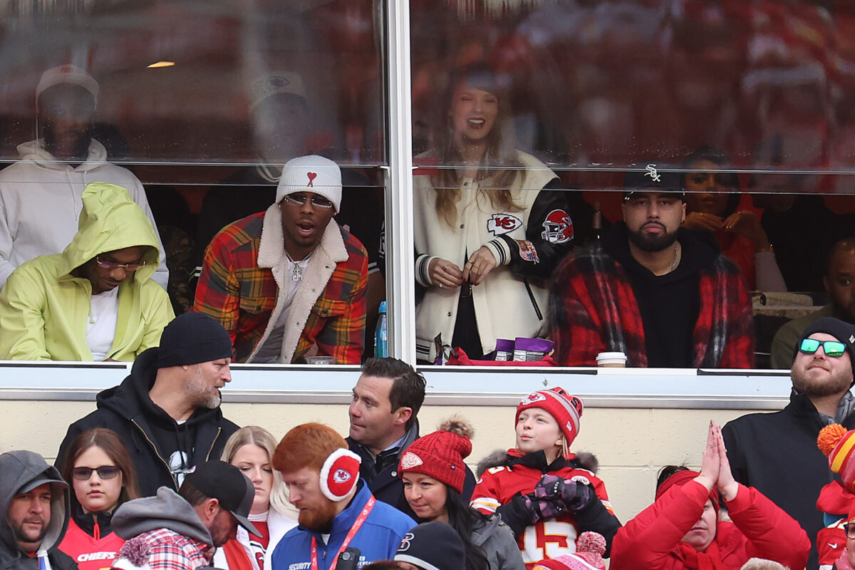 The best photos of Taylor Swift ringing in the new year while watching Chiefs – Bengals