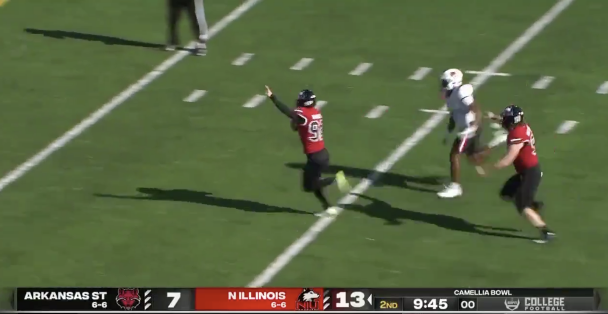 Northern Illinois’ kicker pulled off a 32-yard touchdown run on a perfect trick play in the Camellia Bowl