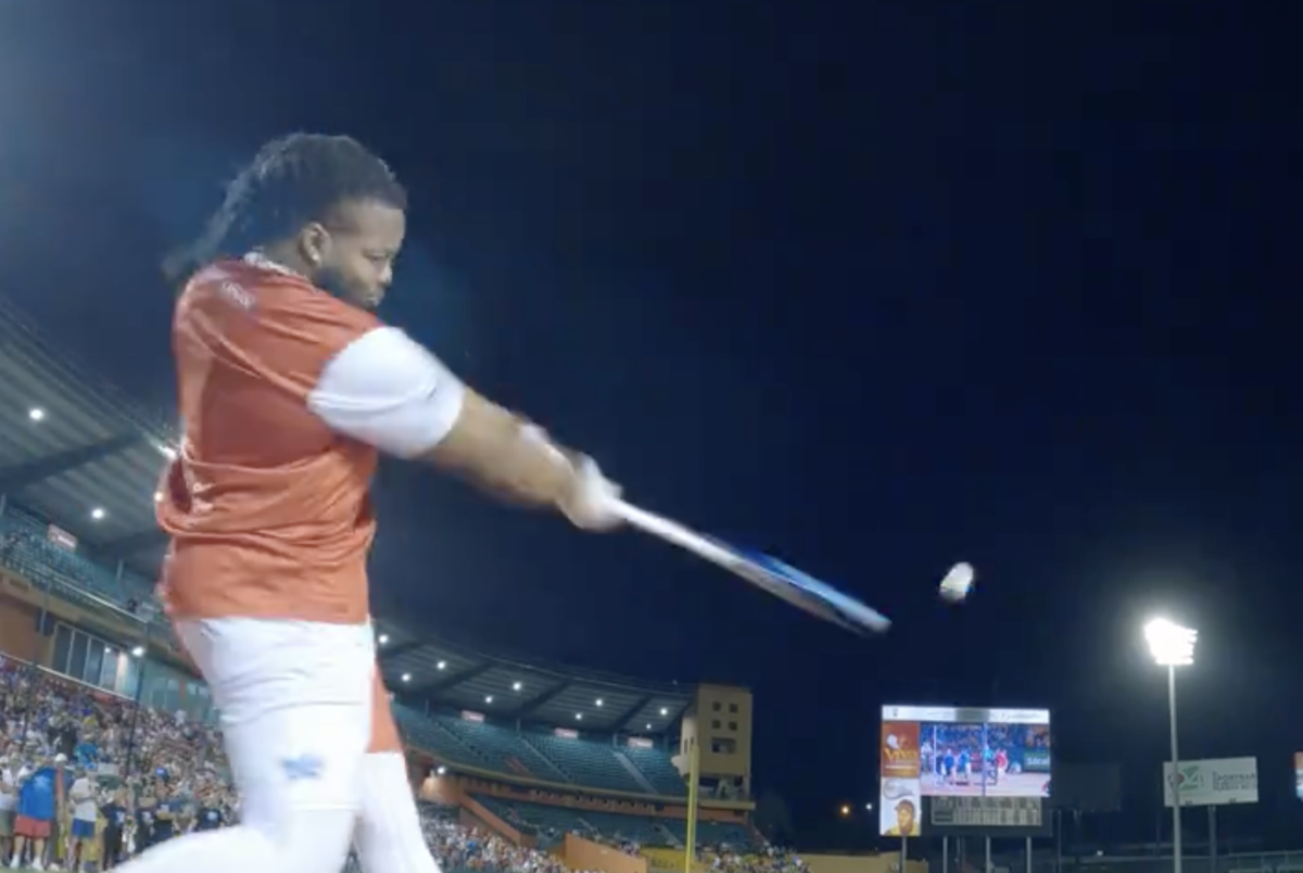 A mesmerizing video of Vladimir Guerrero Jr. hitting monster HRs with a metal bat had MLB fans in awe
