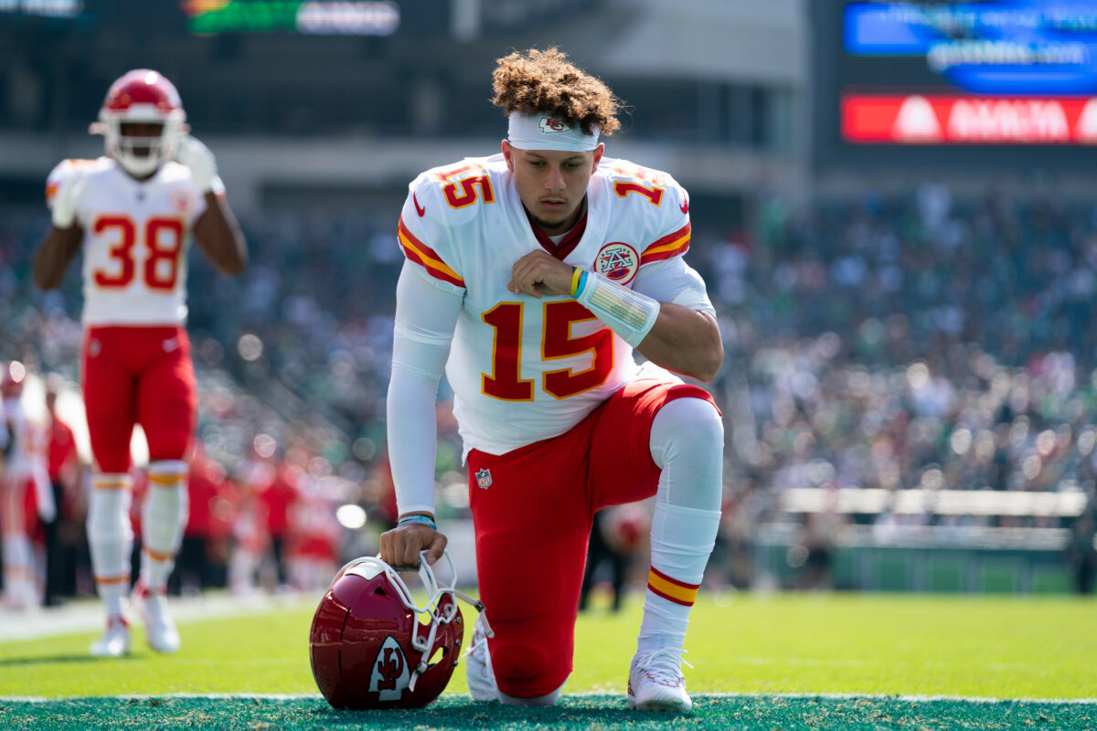 Chiefs QB Patrick Mahomes believes penalty should’ve been called on Hail Mary vs. Packers