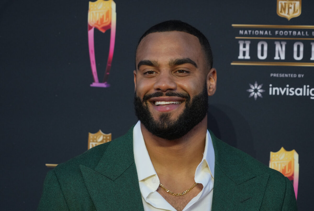 Solomon Thomas meets with Chelsea Clinton to discuss mental health