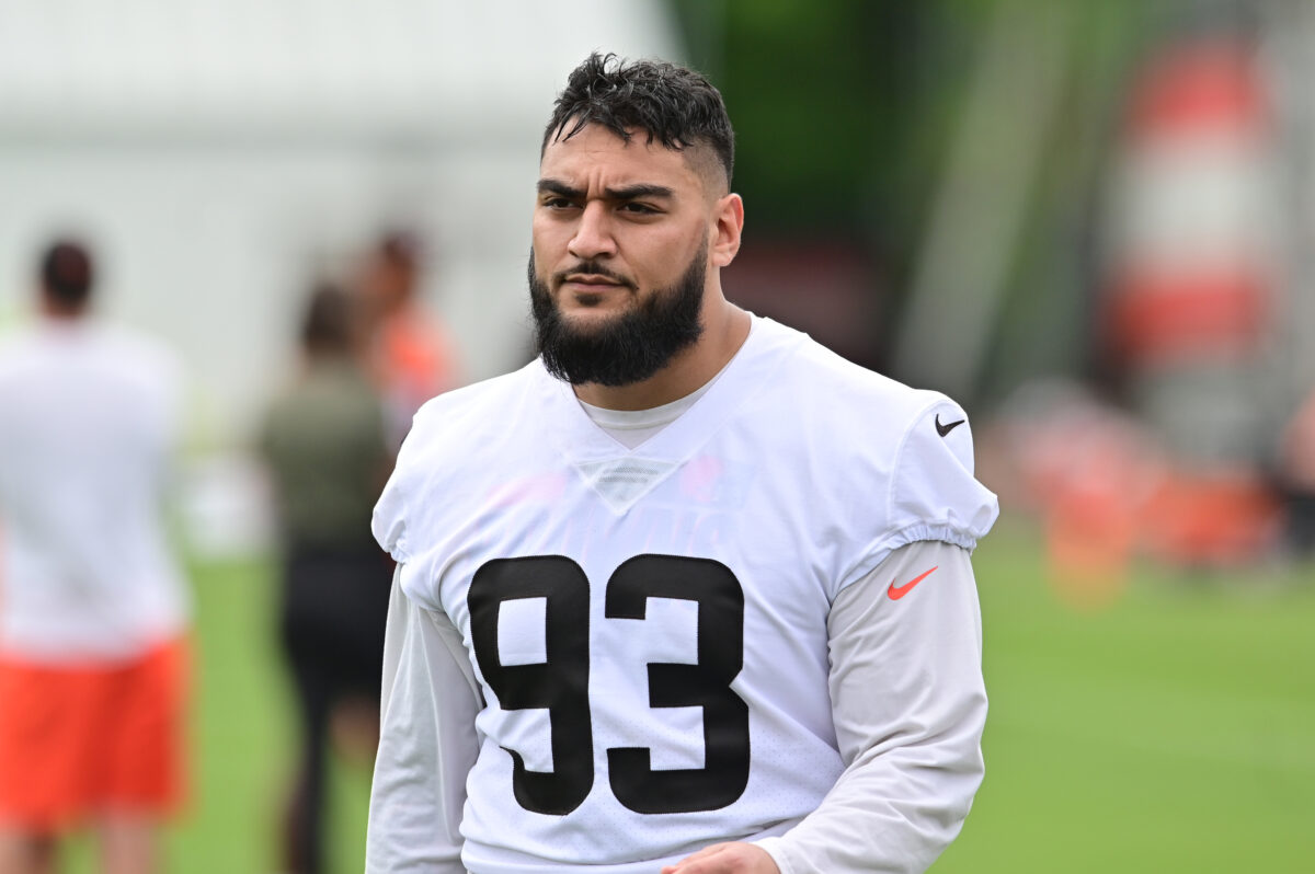 Falcons defensive lineman Tommy Togiai to wear No. 62