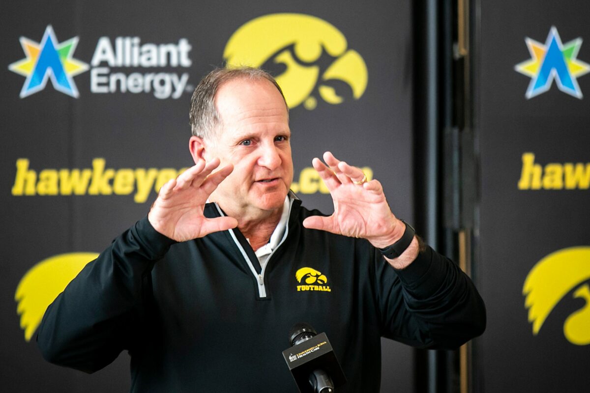 Iowa Hawkeyes DC Phil Parker named AFCA Assistant Coach of the Year