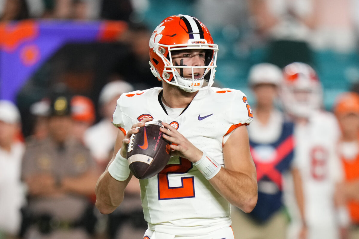 Clemson moves up one spot in the final College Football Playoff rankings