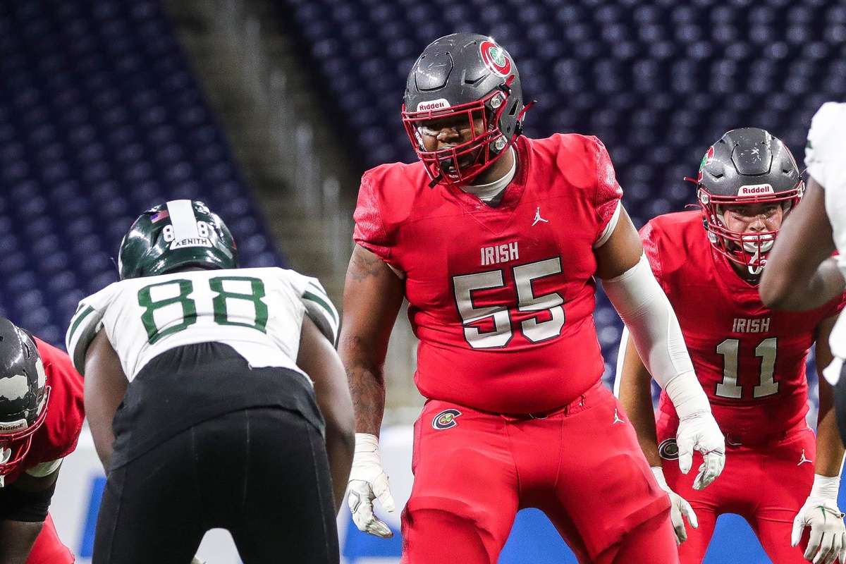 A 3-star offensive lineman, Marc Nave breaks down why he committed to Kentucky last month