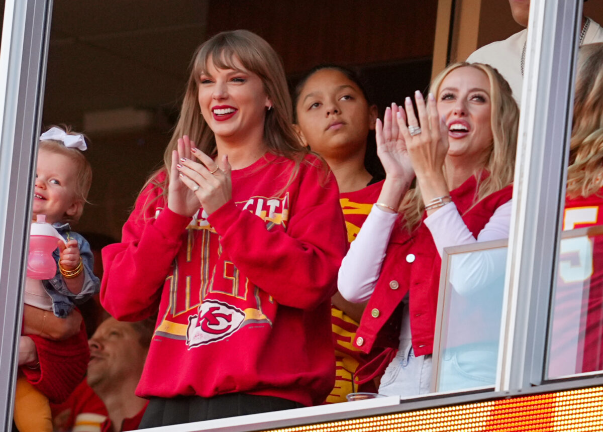 WATCH: Taylor Swift attends Chiefs’ Week 13 matchup vs. Packers at Lambeau Field