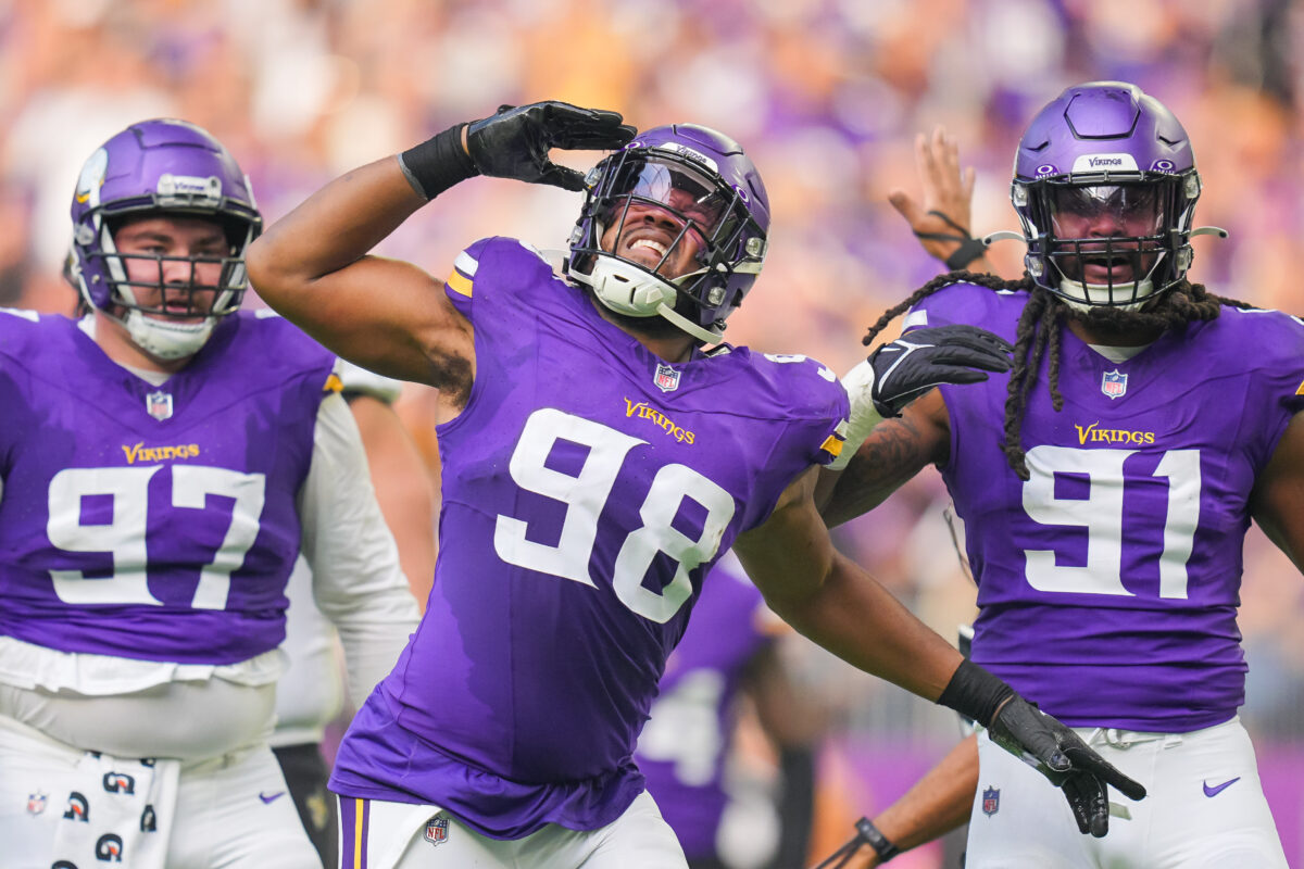 Vikings’ D.J. Wonnum leaves on cart with leg injury