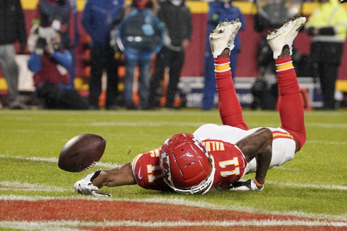 Twitter reacts to Chiefs WR Marquez Valdes-Scantling’s flippant response to reporter