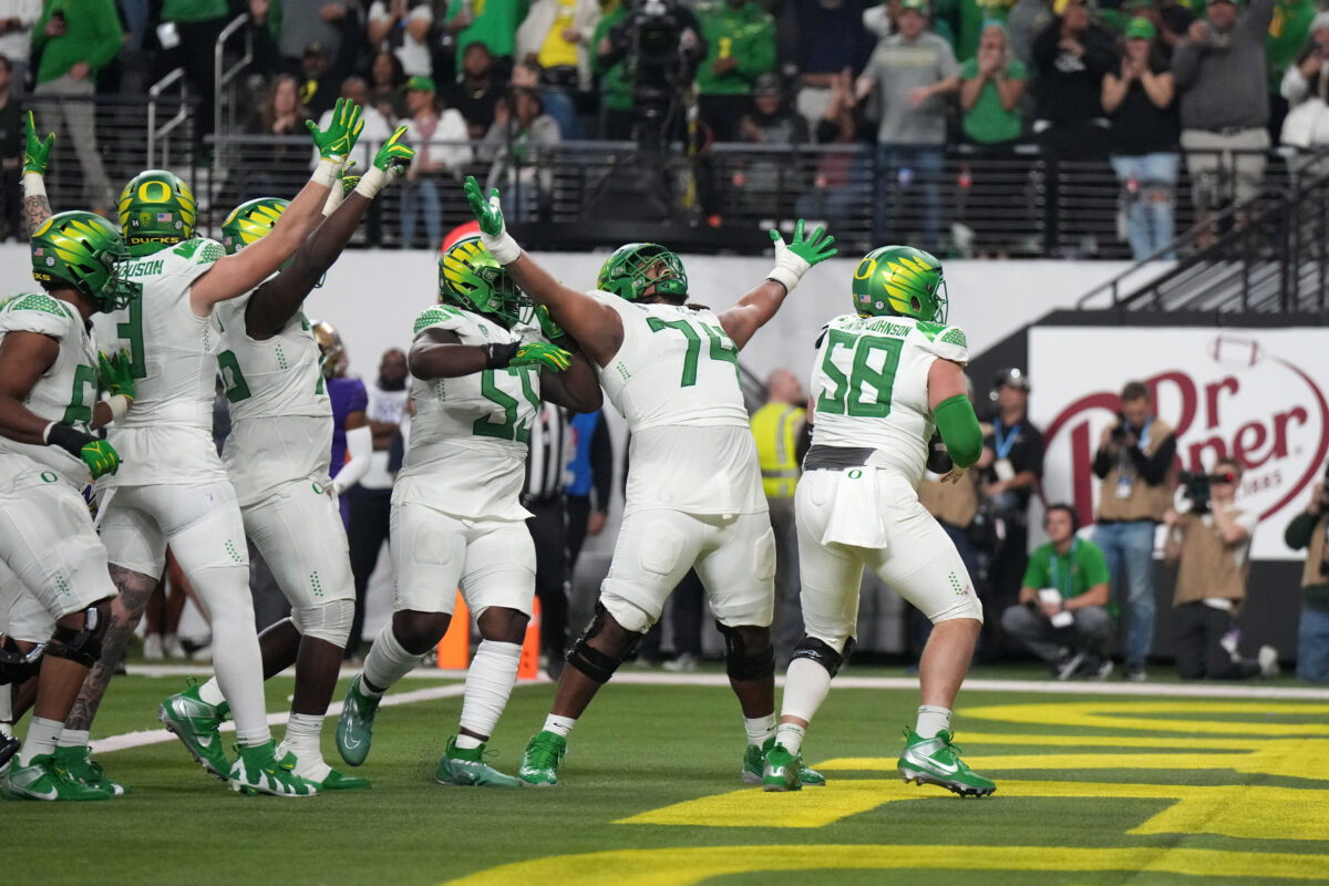 Duck fans react to Jackson Powers-Johnson winning first Rimington Trophy in Pac-12 history