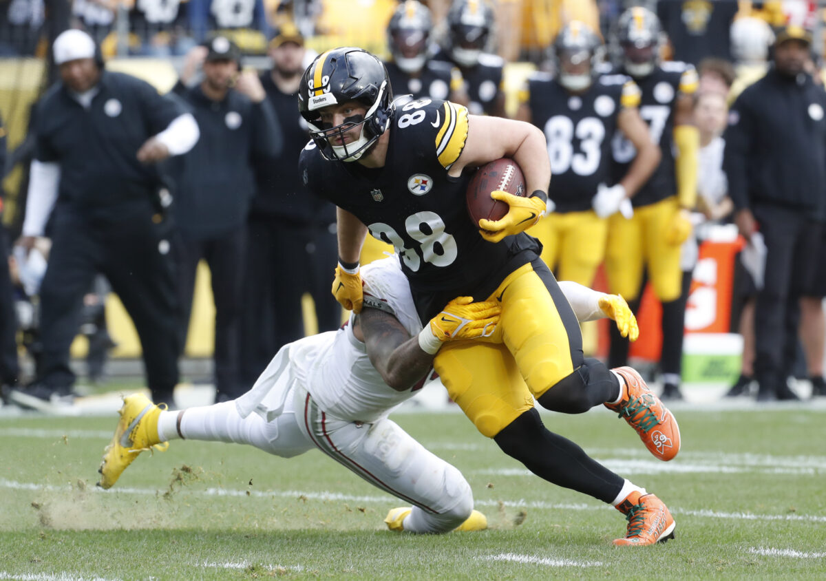Steelers TE Pat Freiermuth shows obvious frustration with mental mistakes