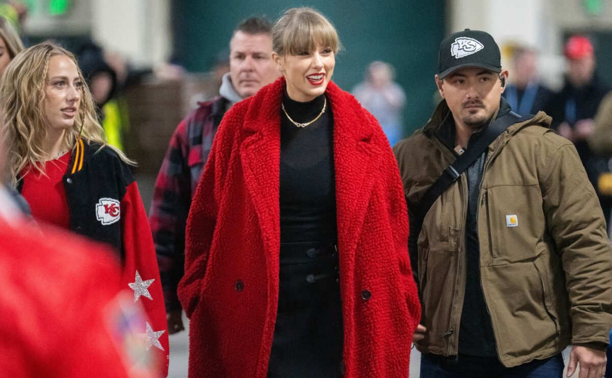WATCH: Taylor Swift documents snowy conditions at Lambeau for Chiefs matchup vs. Packers