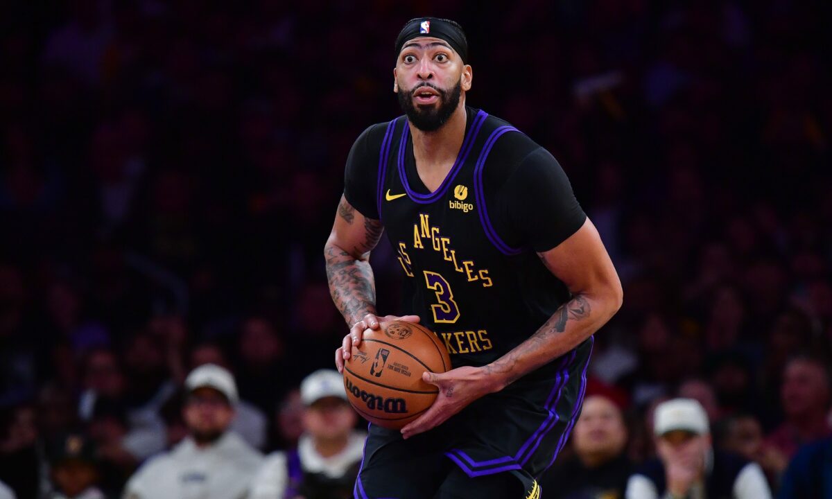 Anthony Davis passes Lakers Hall of Famer in career points scored