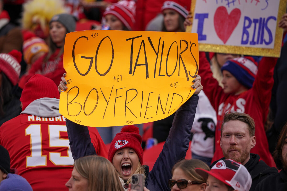 Twitter reacts to Tony Romo calling Taylor Swift Travis Kelce’s wife
