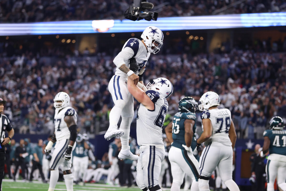 Cowboys rise to occassion, subjugate Eagles in dominant 33-13 win
