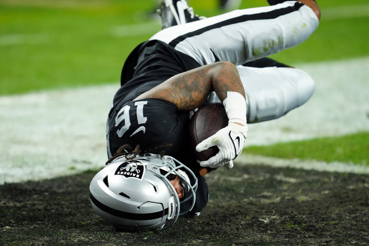 Raiders surge to 3 first-quarter touchdowns against Chargers