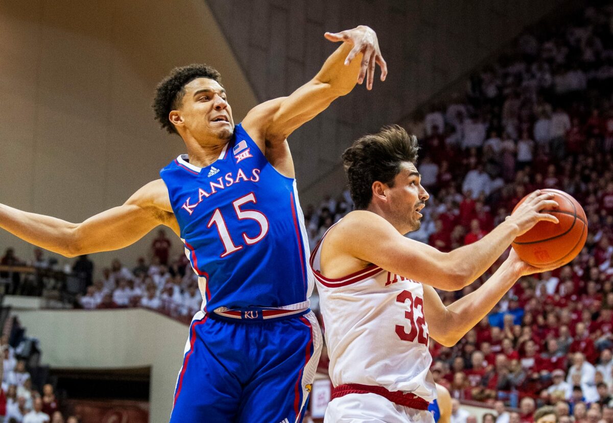 Kansas pulls off huge comeback, stuns Indiana in 75-71 victory