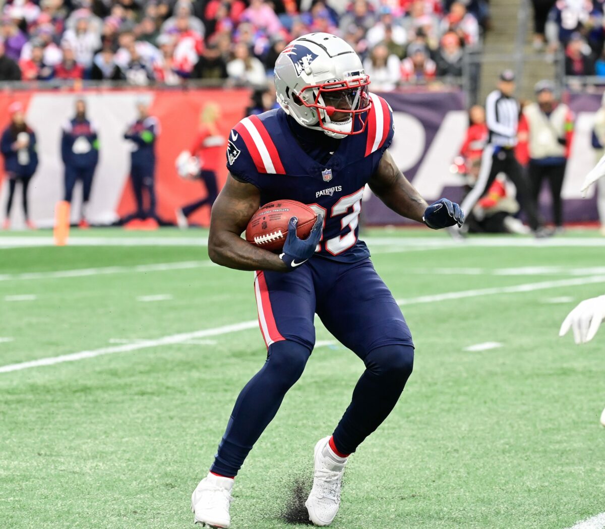 Jalen Reagor opens game with 98-yard kickoff return TD for Patriots