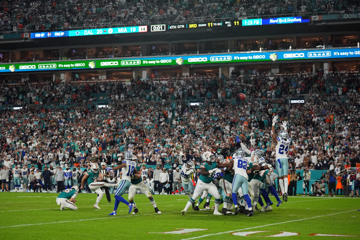 Scrooged: Cowboys fall to last-minute Dolphins FG, 22-20