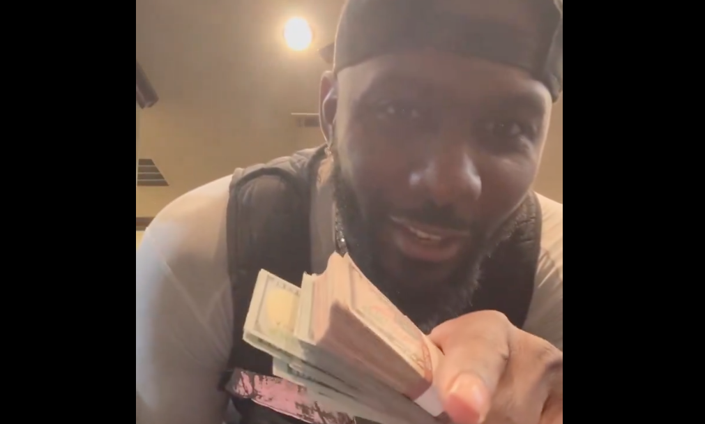 Dez Bryant accepted DeSean Jackson’s $10,000 bet on Cowboys-Eagles by counting out the money