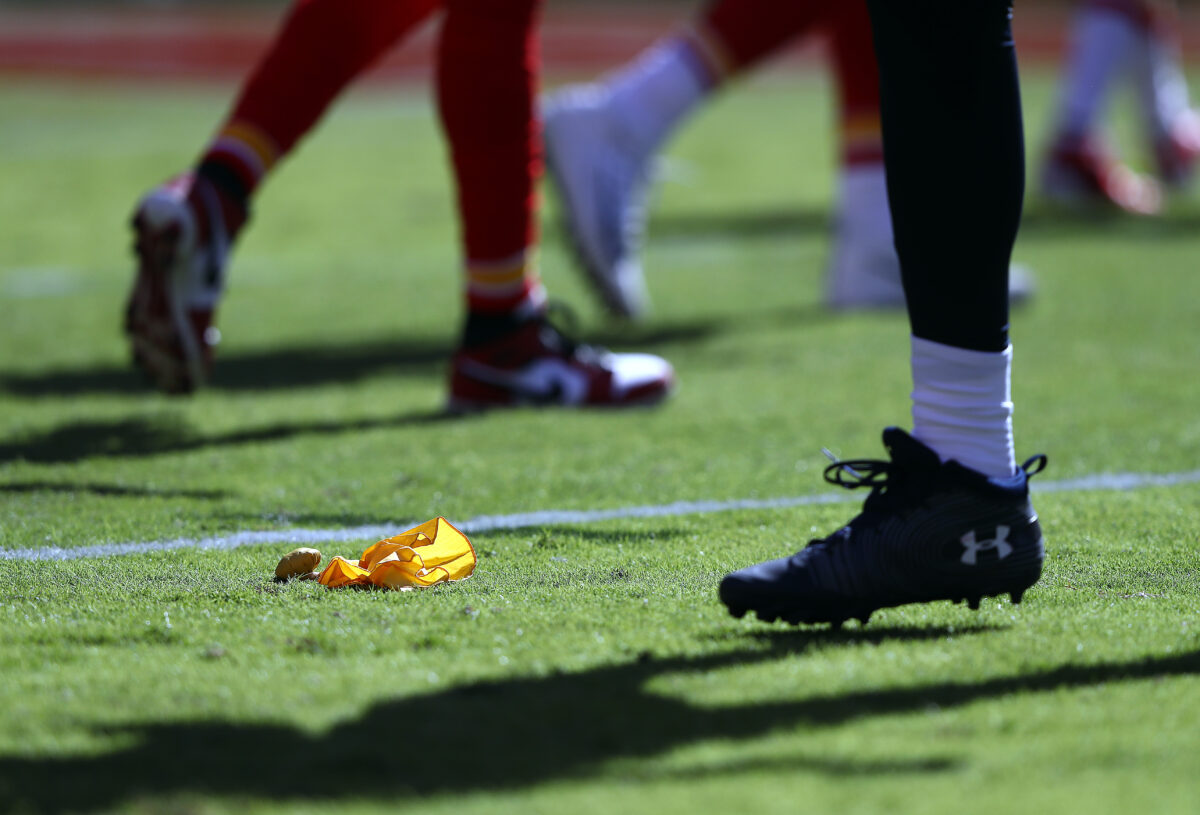 Twitter reacts to controversial officiating late in Chiefs’ matchup vs. Packers