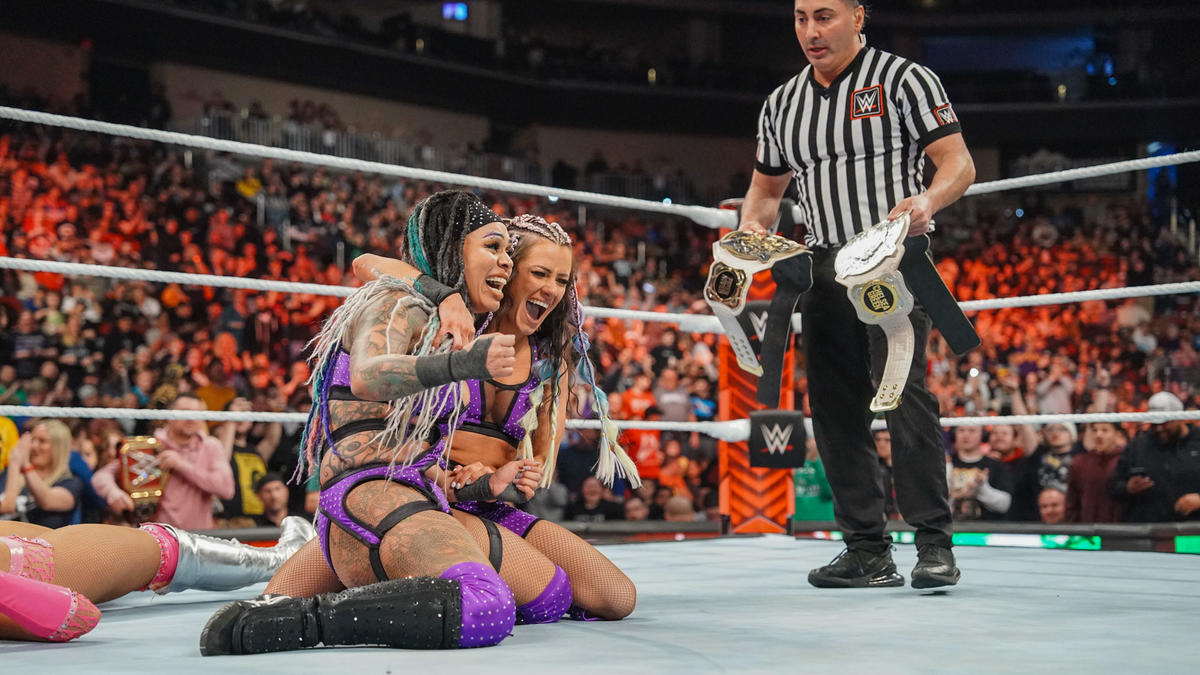 WWE Raw results 12/18/23: Challengers go 1-for-2 in tag team title matches