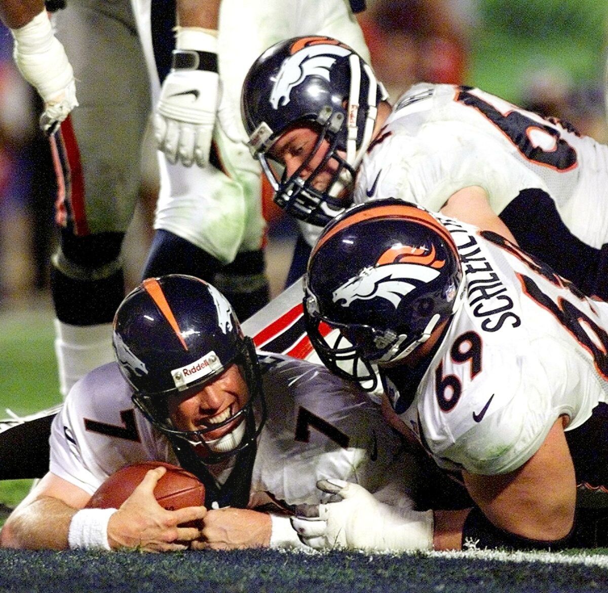 On this date: Broncos won Super Bowl XXXIII in 1999