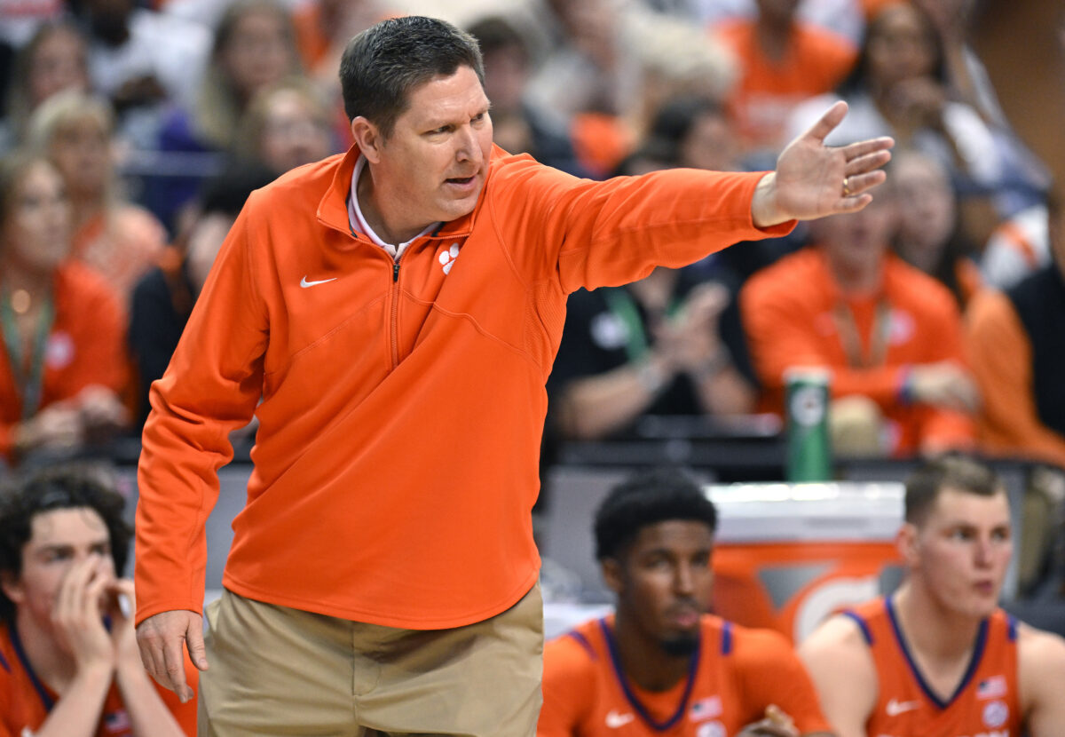 Clemson men’s basketball drops out of the latest USA SPORTS Coaches Poll