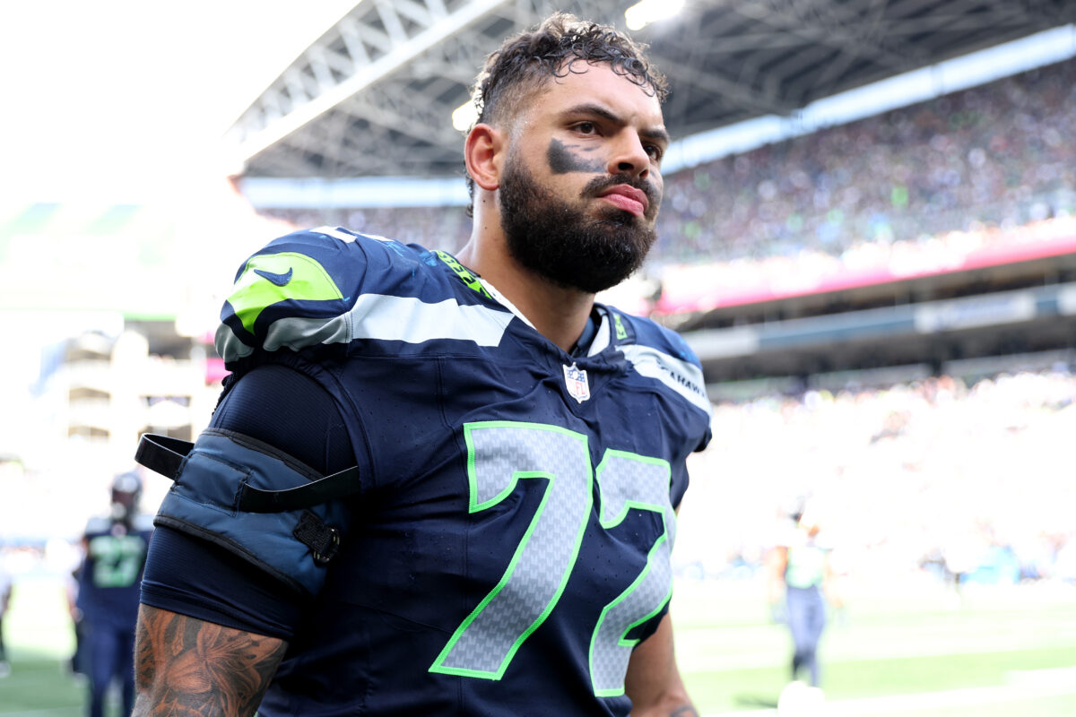 Seahawks right tackle Abe Lucas appears to undergo knee surgery