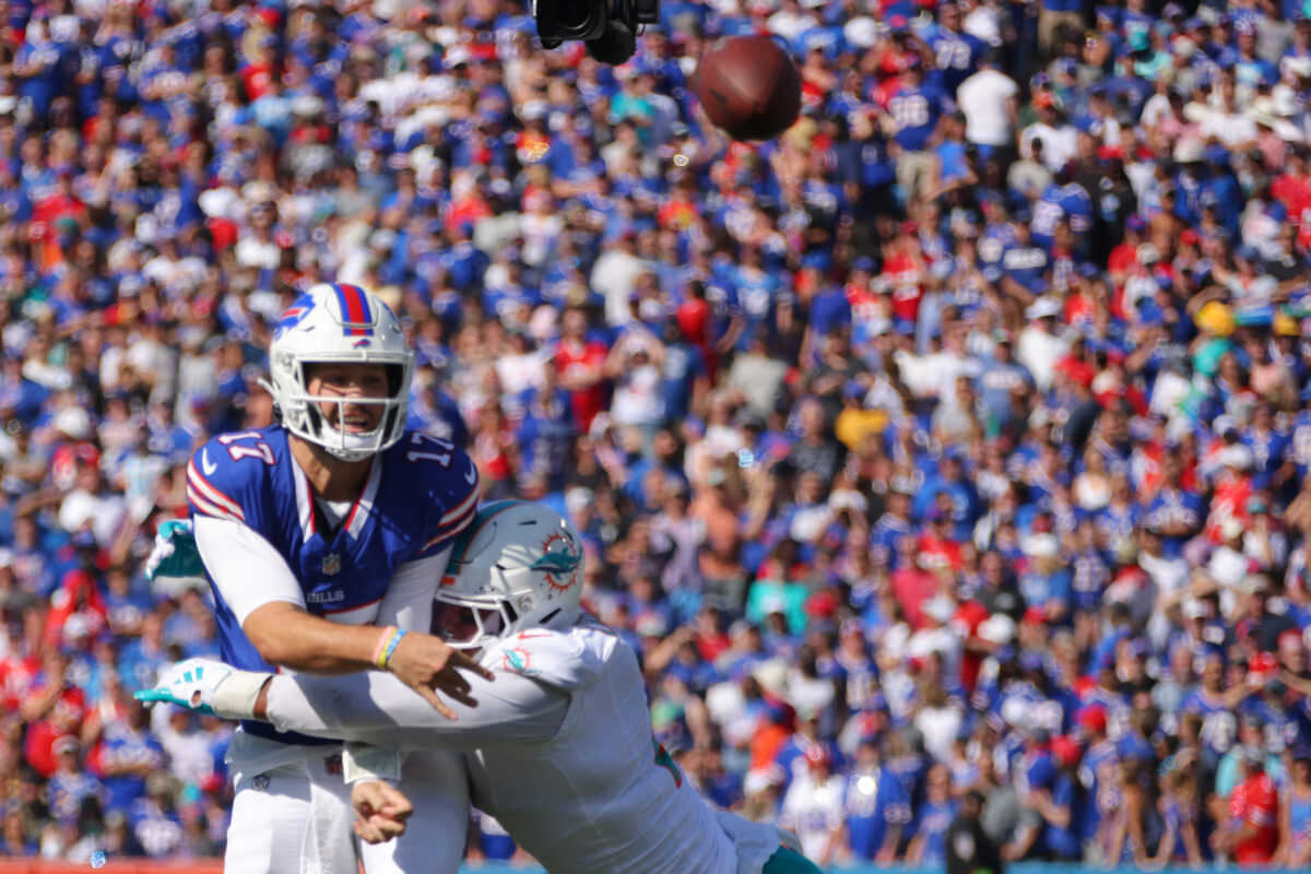 News, notes and nuggets heading into massive Dolphins vs. Bills battle