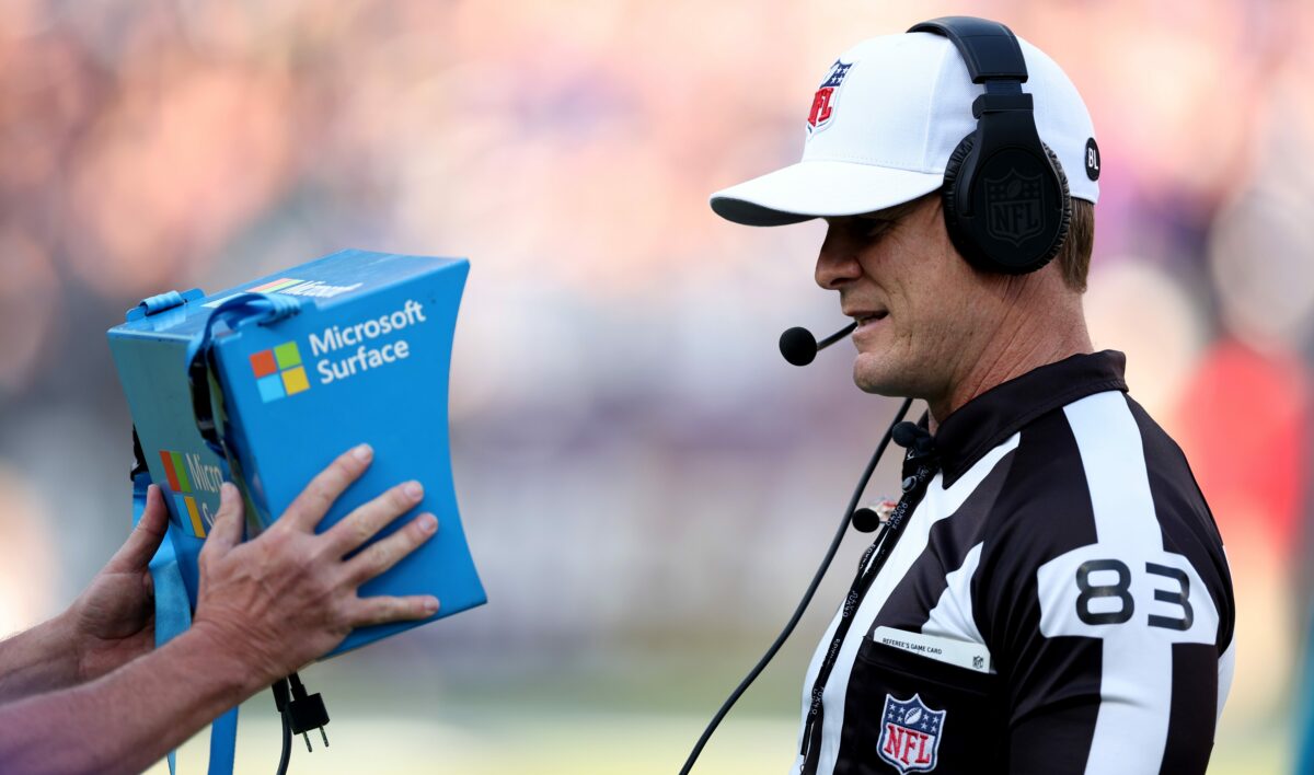 Shawn Hochuli’s dubious pass interference call gives Chiefs a fourth-quarter break