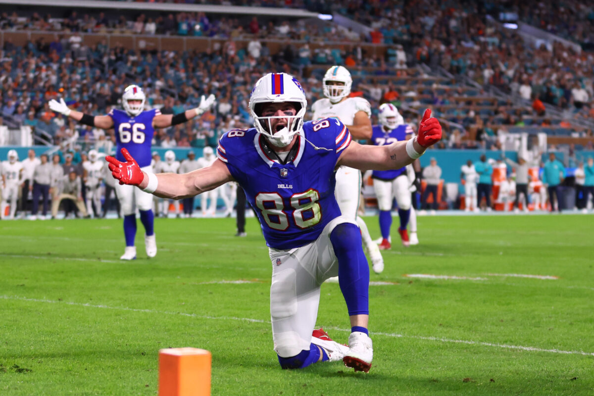 Bills vs. Dolphins: Josh Allen finds Dawson Knox for go-ahead touchdown