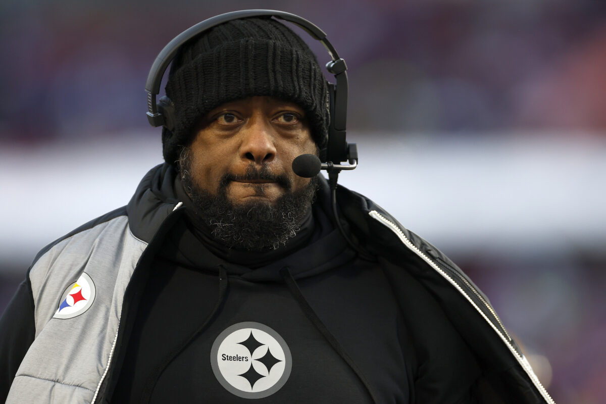 Mike Tomlin walks off the podium when asked about his future with Steelers