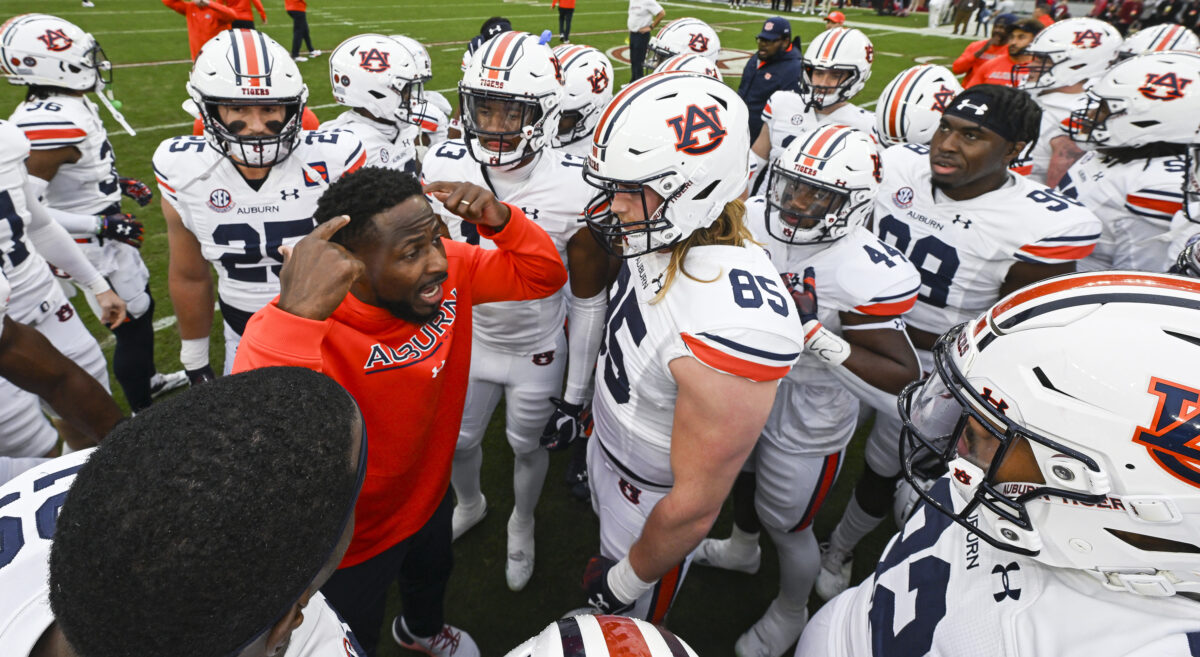 Social media reacts to Cadillac Williams resigning from Auburn’s staff