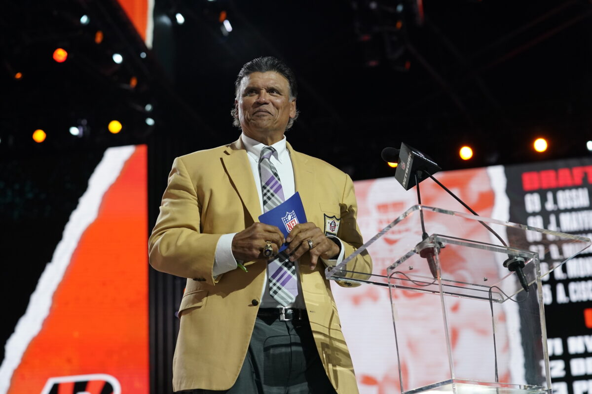 Bengals Hall of Famer Anthony Munoz to provide items for auction