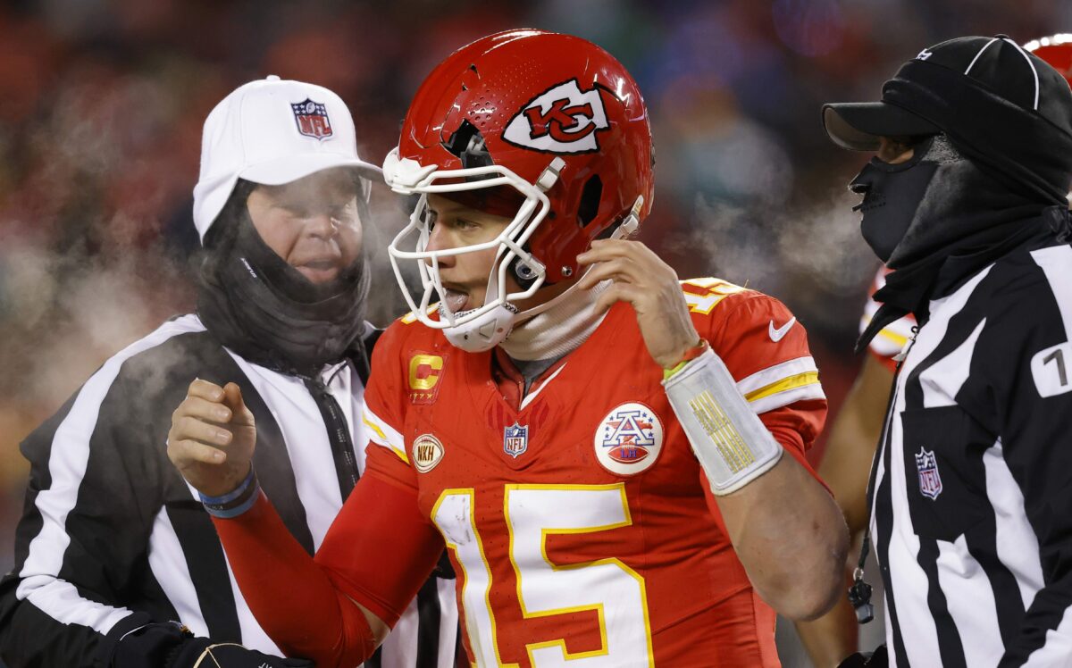 Terry McAulay thinks Patrick Mahomes shouldn’t have replaced his broken helmet without a timeout