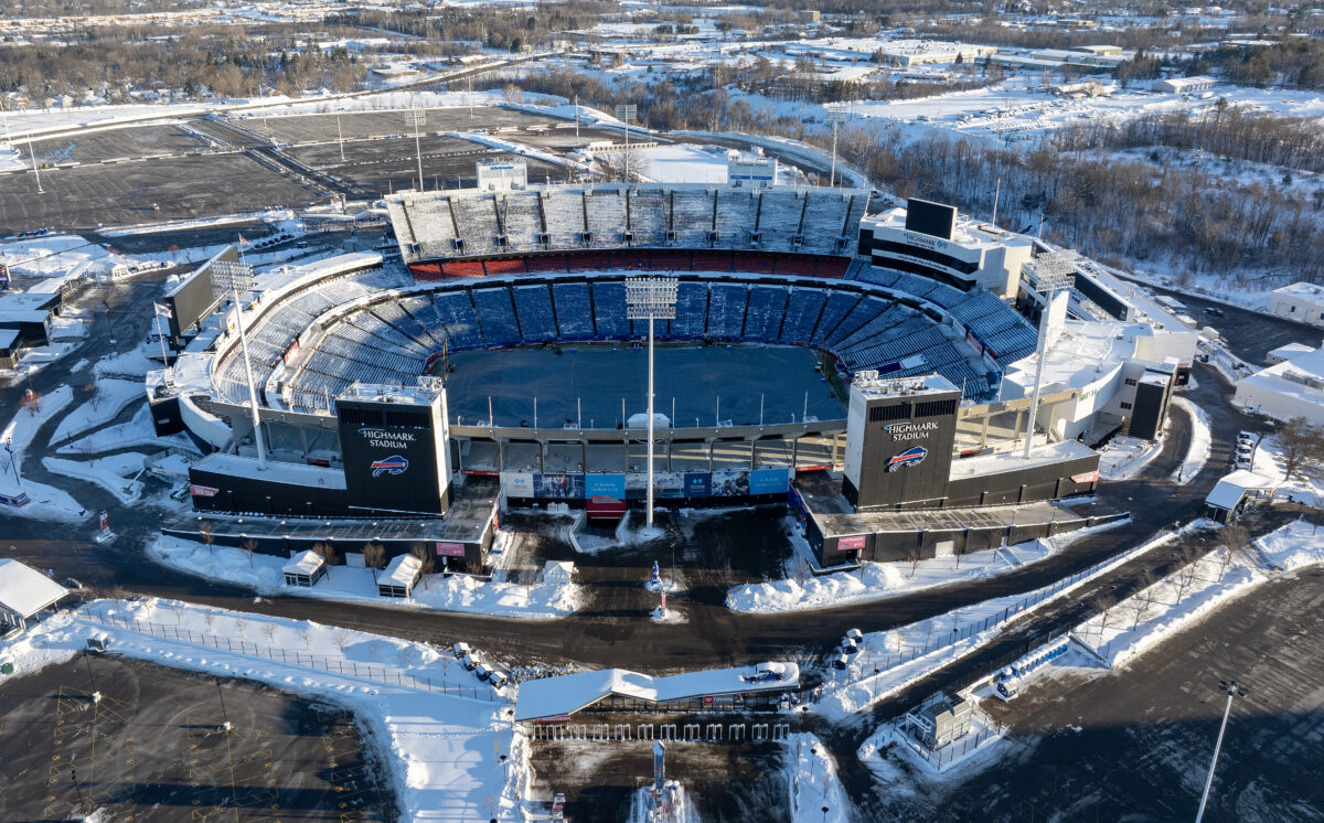 Video shows Bills fans incredibly cleared all the snow from Highmark Stadium ahead of Chiefs game