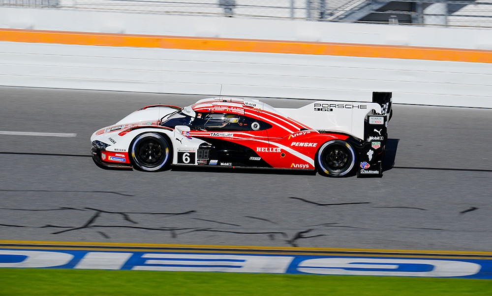 Porsche on top for first Roar Before the 24 session