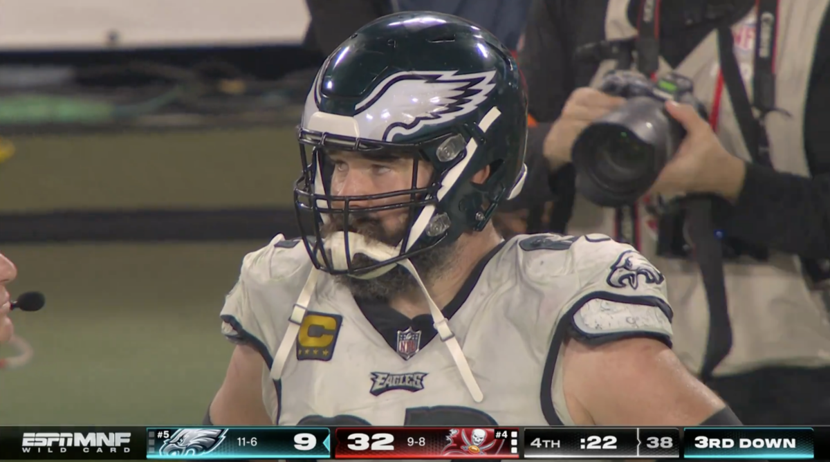 Jason Kelce choked up on the Eagles’ sideline during what might have been his last NFL game