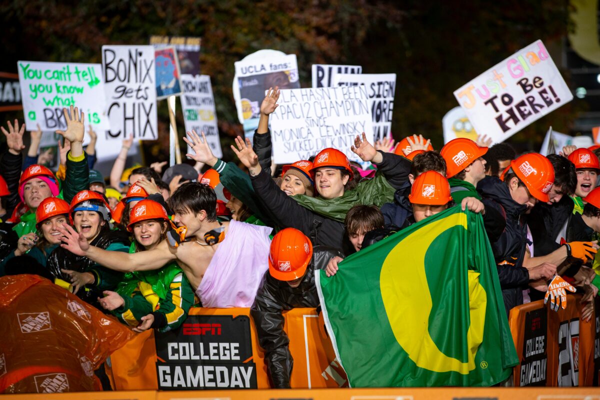 ESPN ‘College GameDay’ crew picks Vrbo Fiesta Bowl between Oregon and Liberty