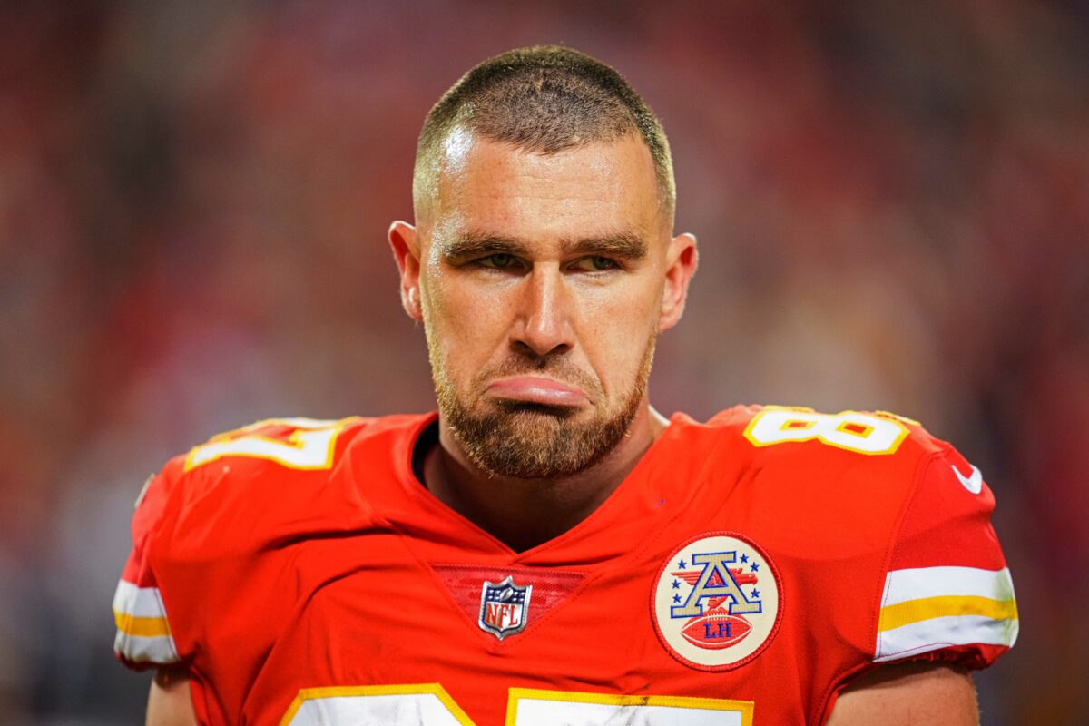 Chiefs TE Travis Kelce apologizes for his block on WR Mecole Hardman’s fumble