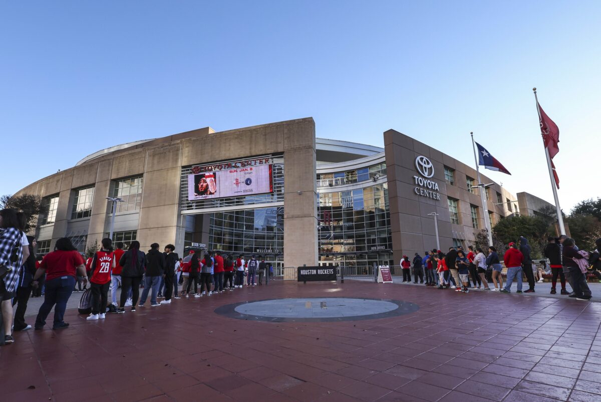 Rockets to introduce touchless security screening at Toyota Center