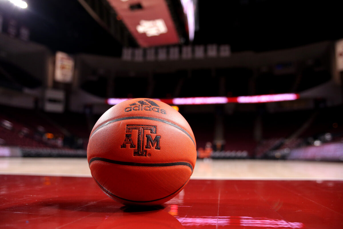 Texas A&M basketball programs selling shirts with 100% of proceeds benefiting Breast Cancer Awareness